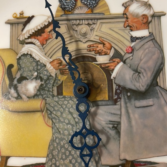 Vintage Norman Rocwell plate wall clock with gold rim. - Picture 3 of 6